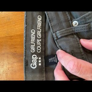 Sizee 6 GAP girlfriend jeans.